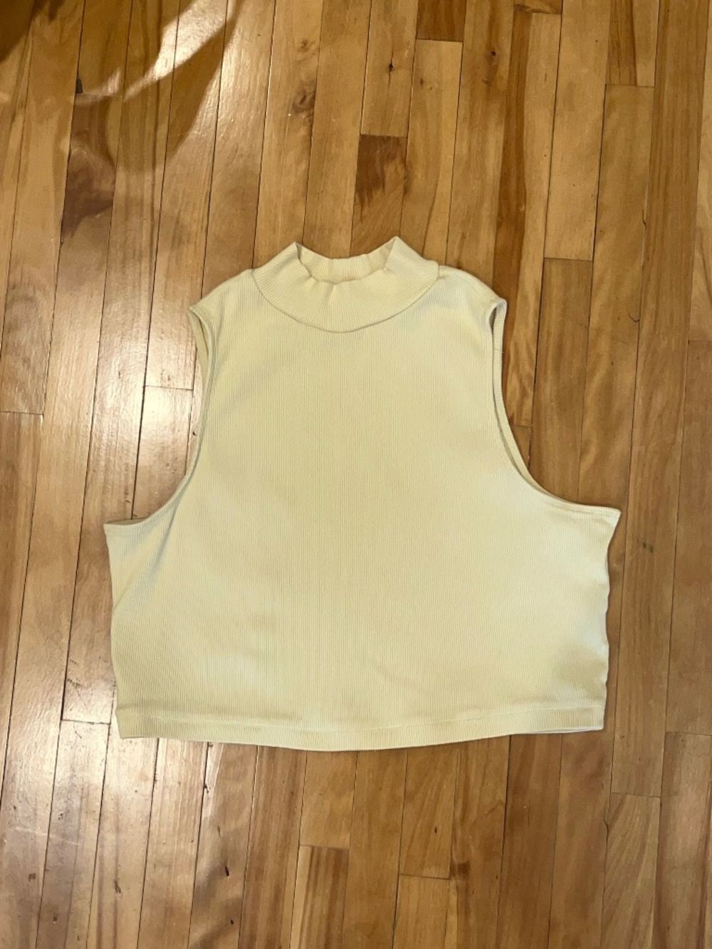Everlane cotton mock neck crop tank in butter yellow - Size L